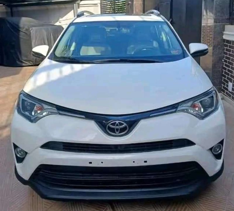 Thumbnail 2 of 2016 Toyota RAV4